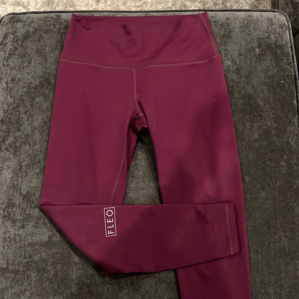 FLEO Leggings
Large
25”